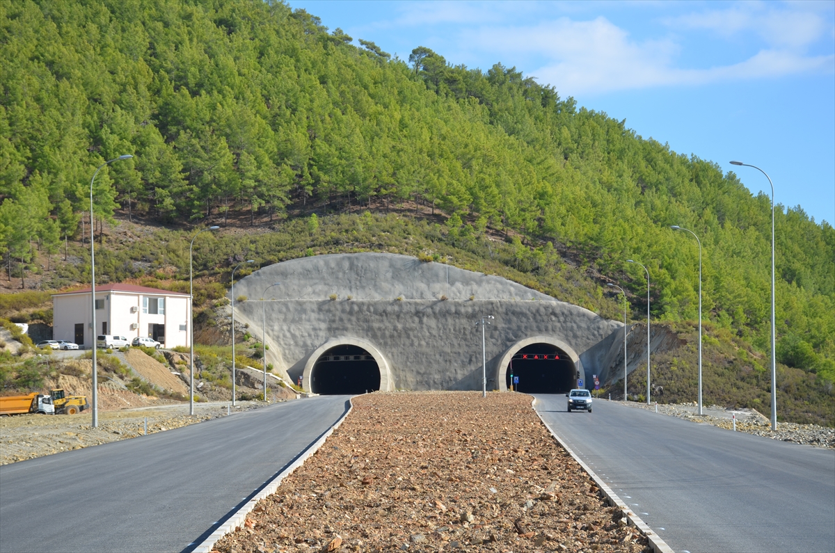 Akdeniz Sahil Yolu Projesi ilerliyor